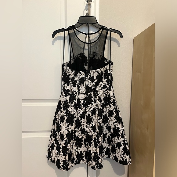 BCBGeneration black and white dress with mesh - Picture 2 of 3